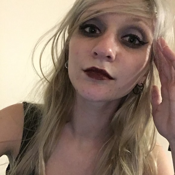 Meet your Posher, Kay - Picture 1 of 1